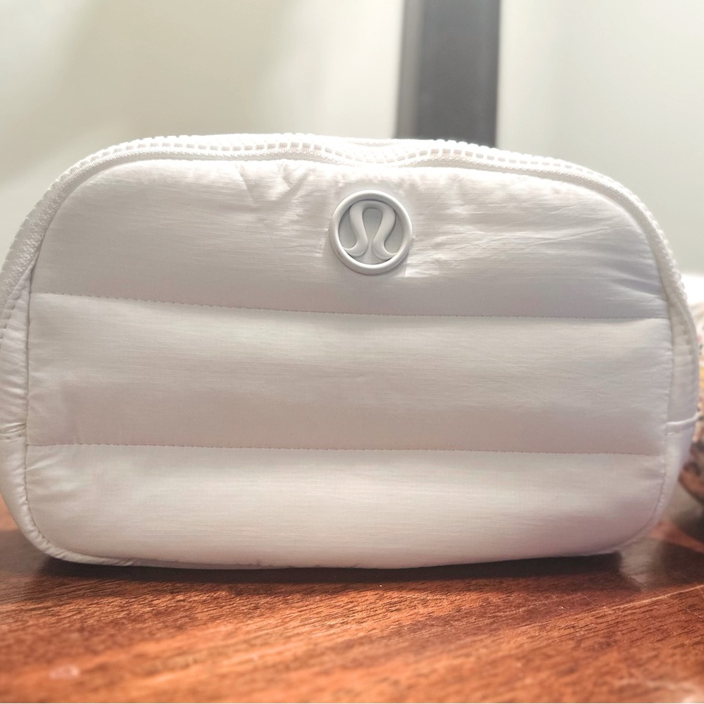 Lululemon NWT white belt bag